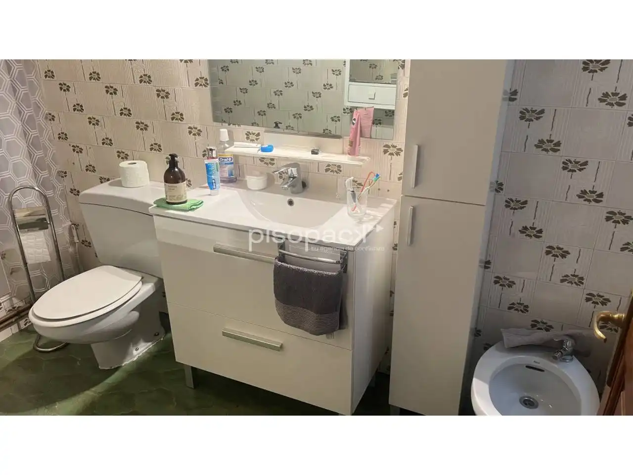 Badezimmer von Wohnung zum Verkauf in  Pamplona / Iruña mit Heizung, Parkett und Balkon