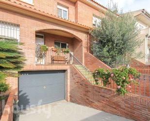 Vista exterior de Casa o xalet en venda en Esparreguera amb Aire condicionat, Calefacció i Jardí privat