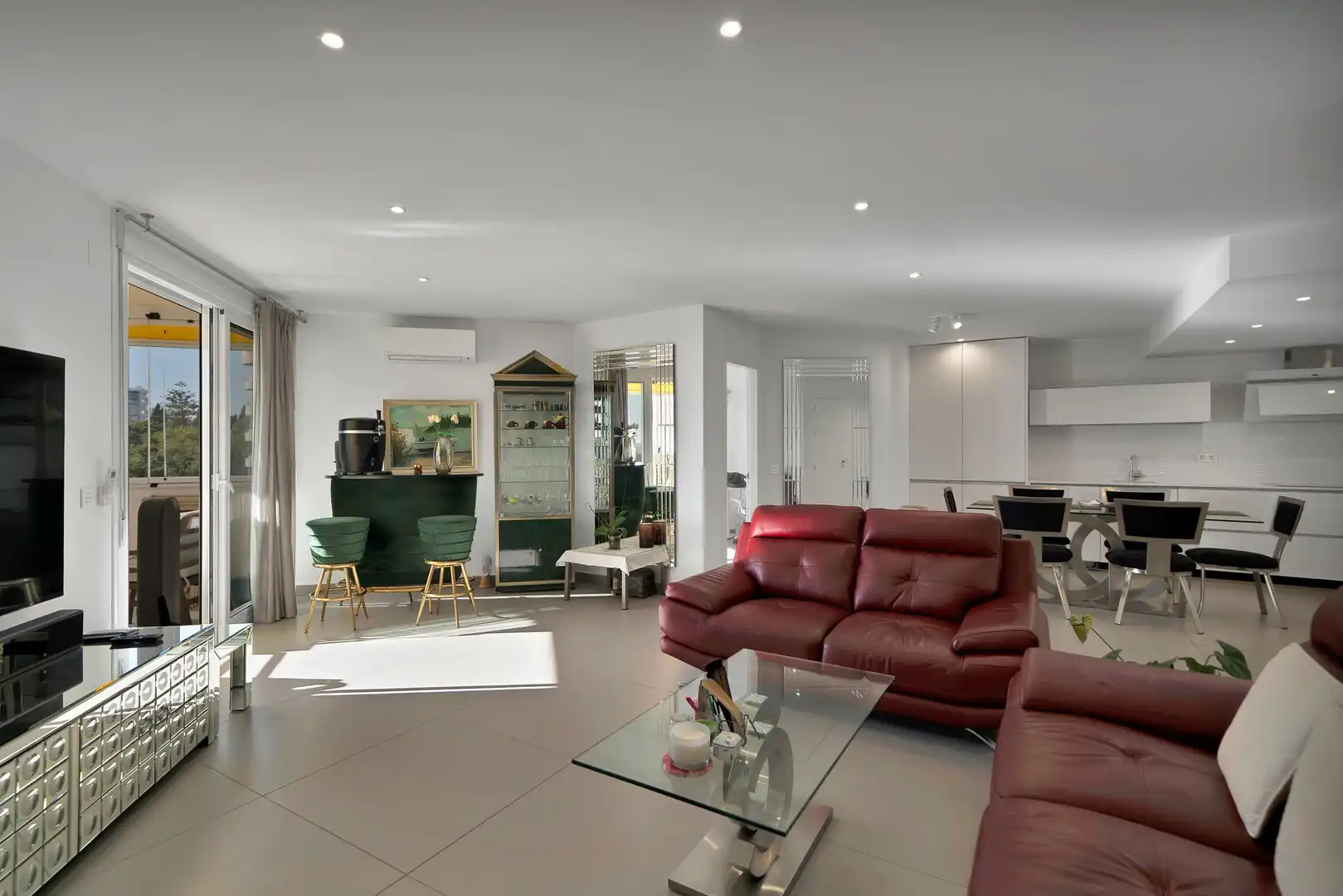 Sala de estar de Apartamento en venta en Marbella con Calefacción, Terraza y Piscina comunitaria