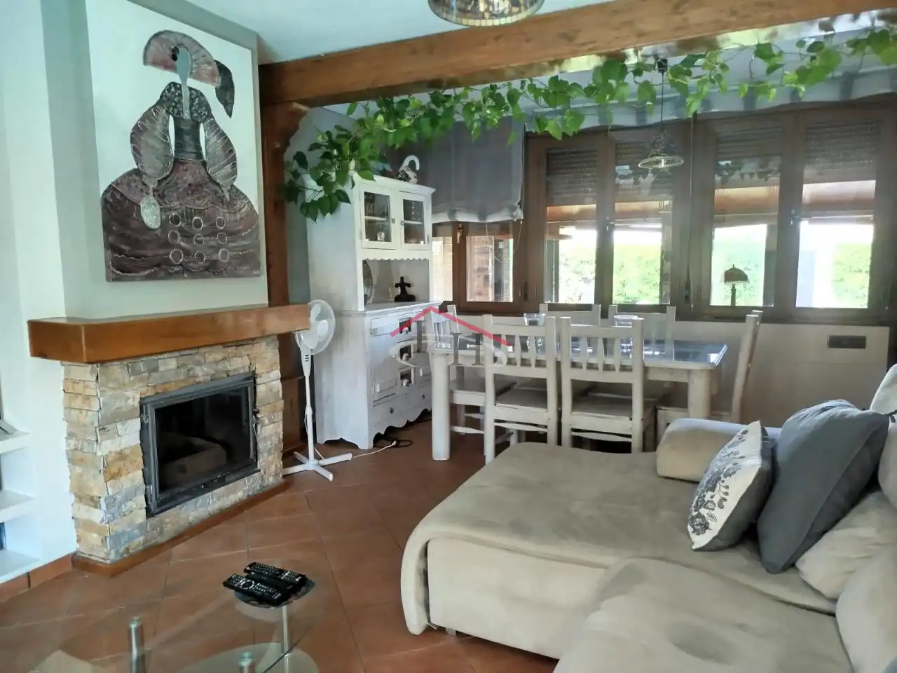 Sala d'estar de Casa o xalet en venda en Villadangos del Páramo amb Calefacció, Jardí privat i Piscina