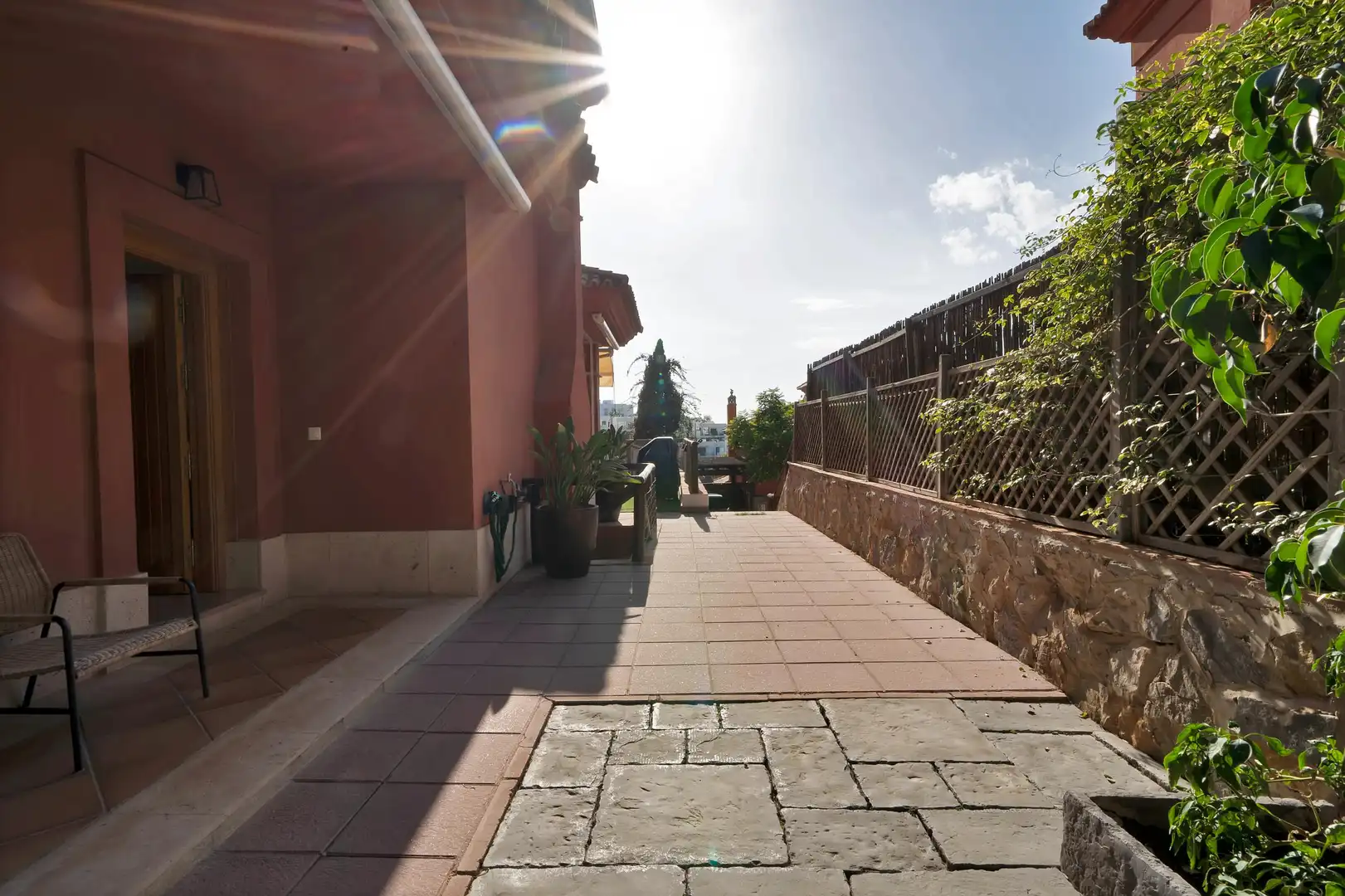 Vista exterior de Casa adosada de lloguer en Marbella amb Calefacció, Jardí privat i Terrassa