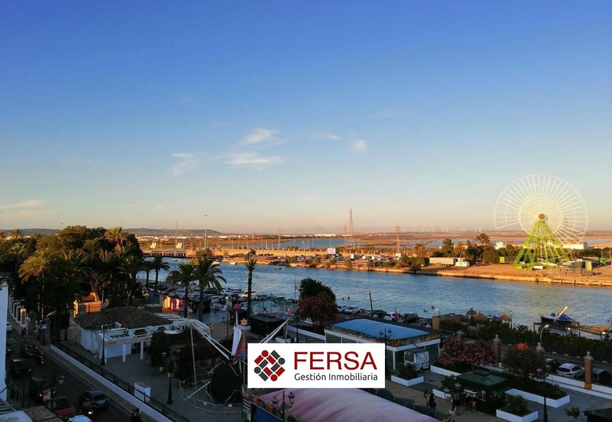 Vista exterior de Casa o xalet en venda en El Puerto de Santa María amb Jardí privat, Terrassa i Traster