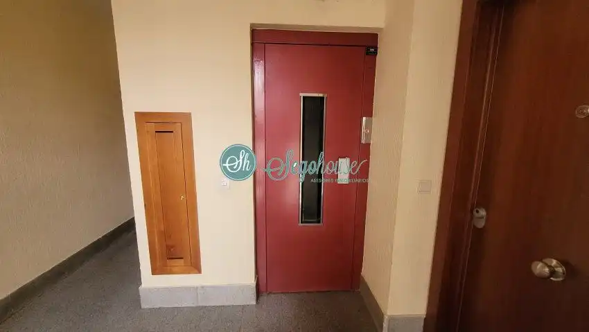 Piso en venta en Segovia con Calefacción, Parquet y Terraza