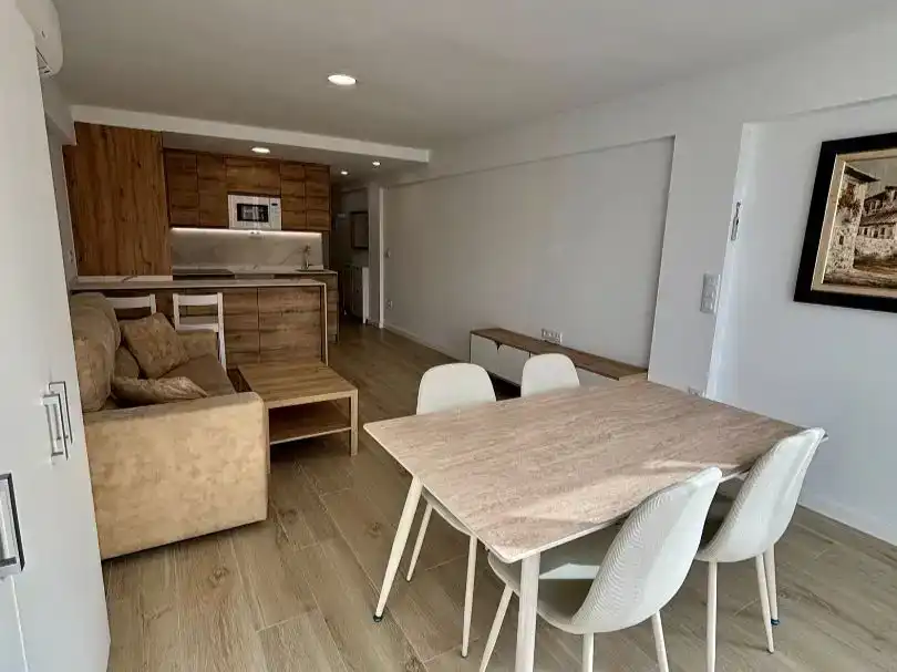 Wohnzimmer von Wohnung zur Miete in Benidorm mit Klimaanlage, Parkett und Schwimmbad