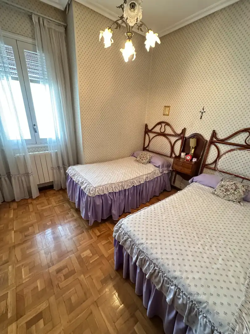 Habitación de Piso en venta en  Logroño con Calefacción, Parquet y Terraza