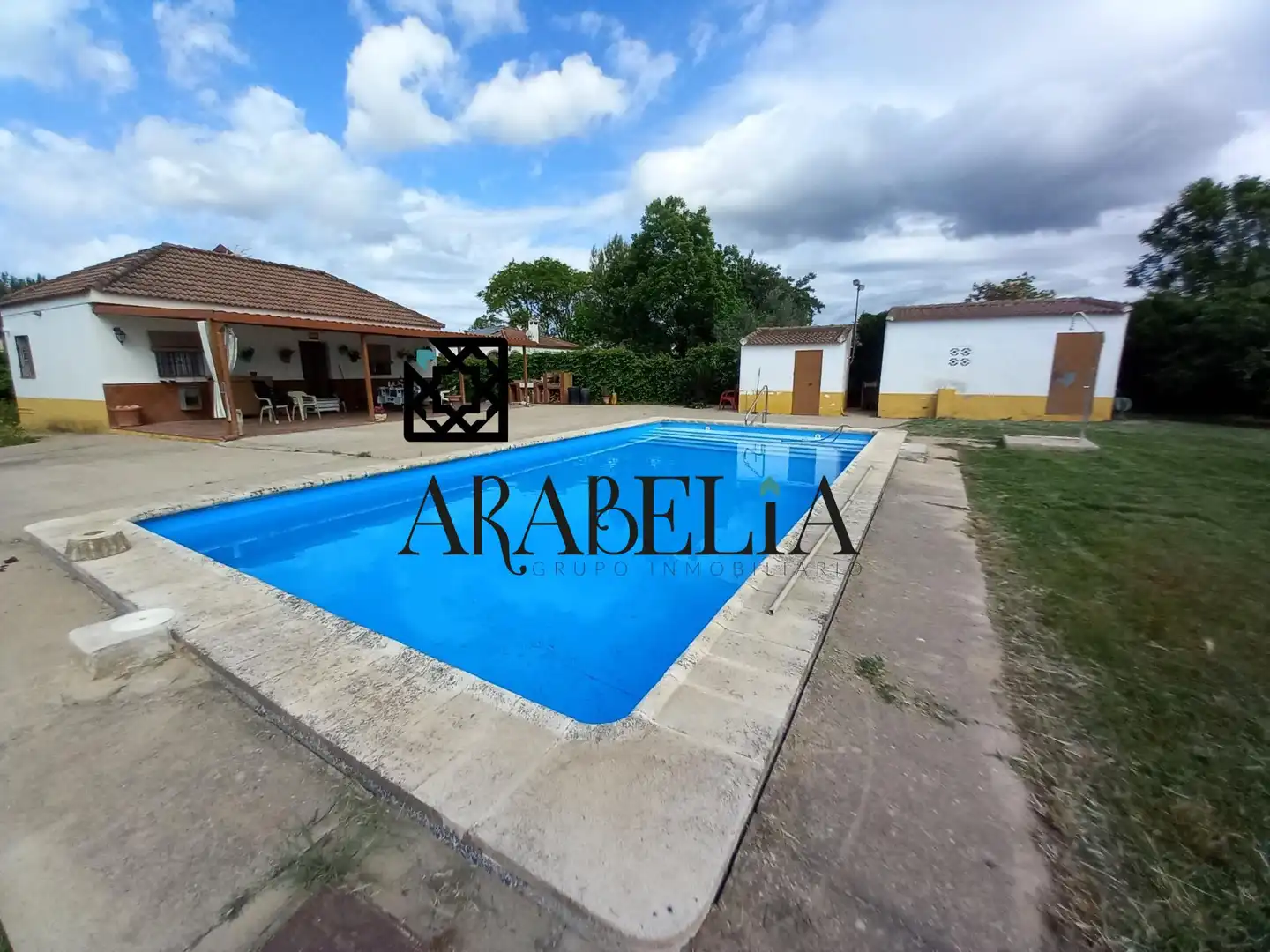 Swimming pool of Houses for sale in Córdoba  with Air Conditioner, Heating and Private garden