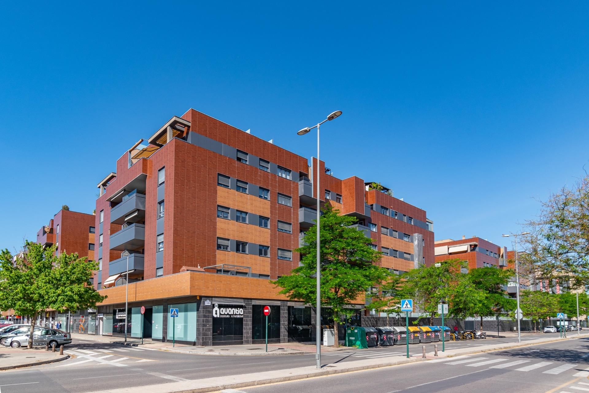 Vista exterior de Pis en venda en  Granada Capital amb Aire condicionat, Calefacció i Jardí privat