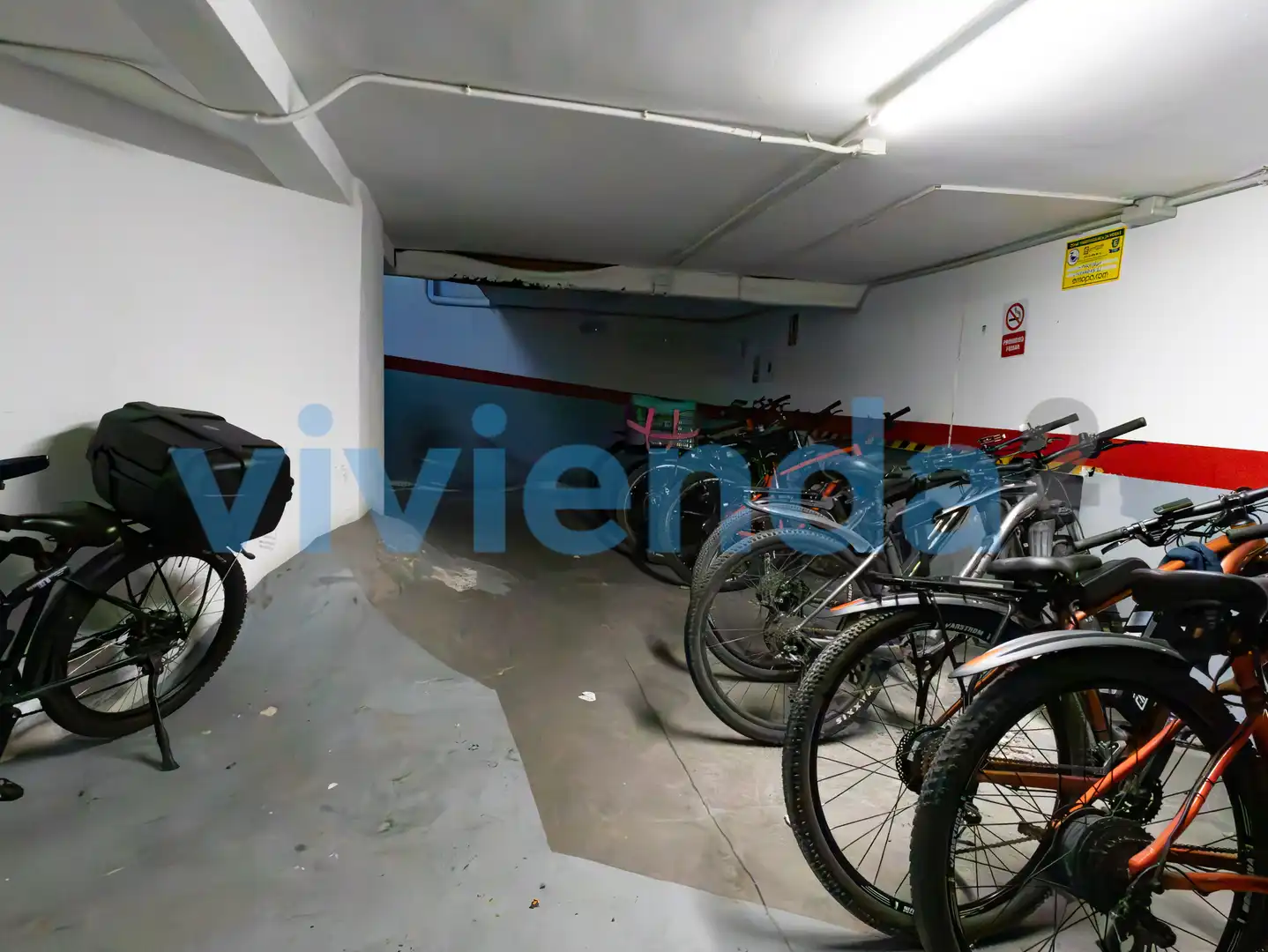 Aparcament de Local en venda en Madrid