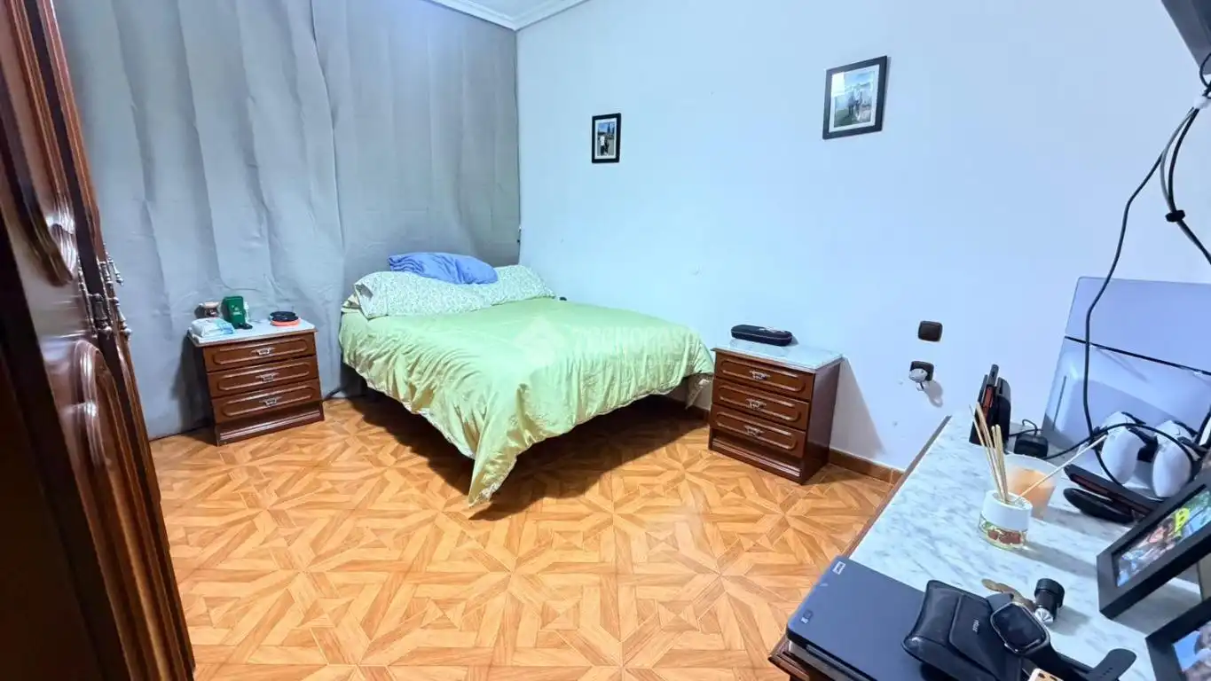 Habitación de Piso en venta en Gijón  con Calefacción y Amueblado