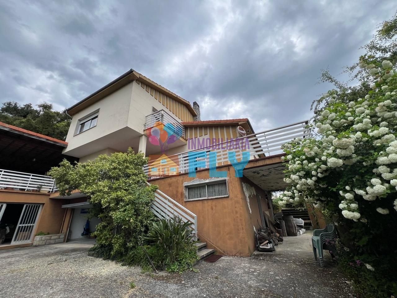 Vista exterior de Casa o xalet en venda en Ourense Capital  amb Calefacció, Jardí privat i Terrassa
