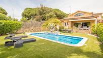 Jardí de Casa o xalet en venda en Arenys de Mar amb Aire condicionat, Terrassa i Piscina