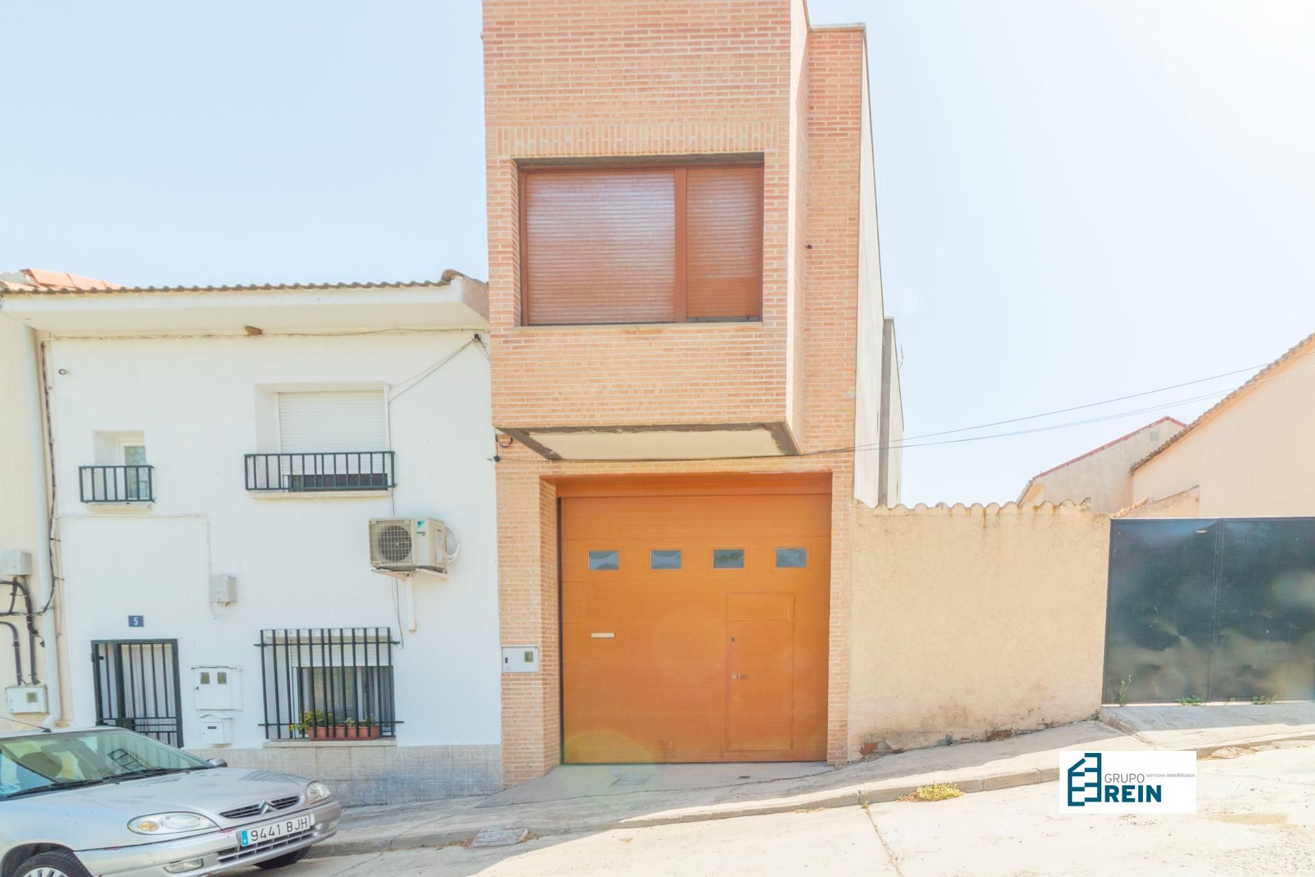 Vista exterior de Casa adosada en venda en Yunclillos amb Jardí privat i Terrassa