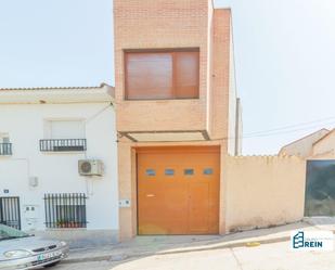 Vista exterior de Casa adosada en venda en Yunclillos amb Jardí privat i Terrassa