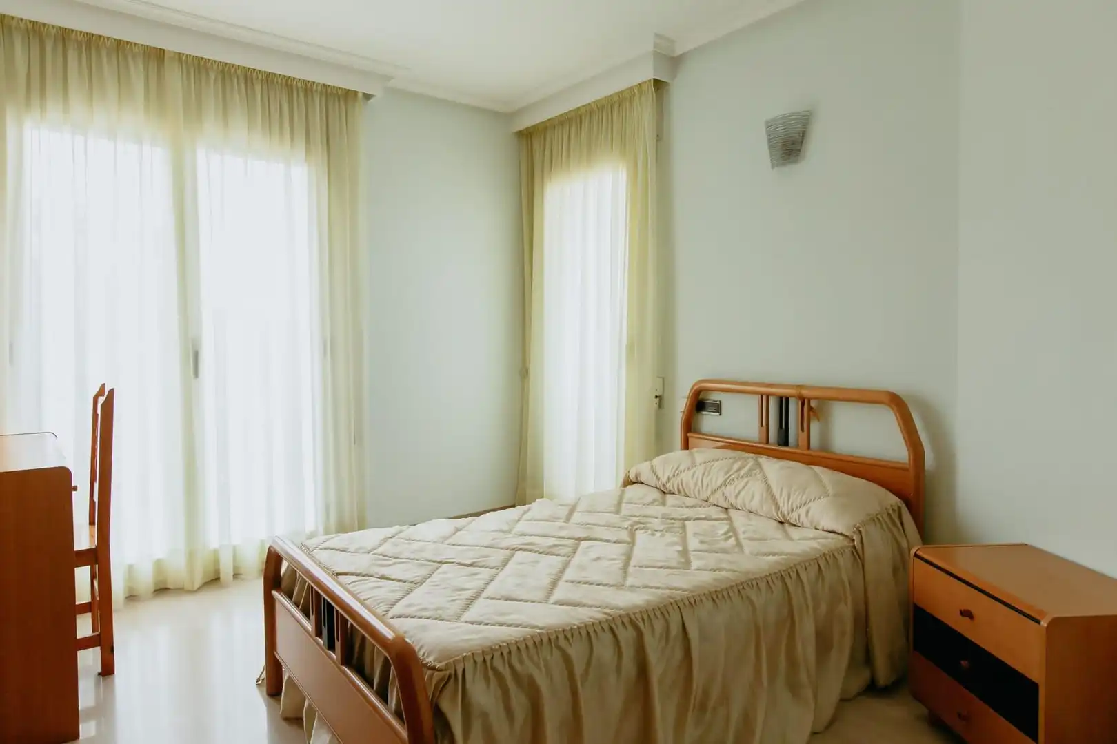 Habitación de Casa adosada en venta en Huesca con Aire acondicionado, Jardín privado y Terraza