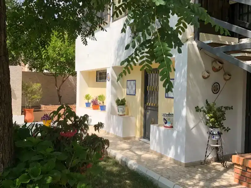 Vista exterior de Casa o xalet en venda en El Campillo (Huelva) amb Jardí privat, Traster i Moblat