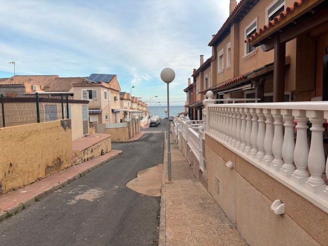 Exterior view of Single-family semi-detached for sale in Torrevieja  with Air Conditioner, Private garden and Terrace
