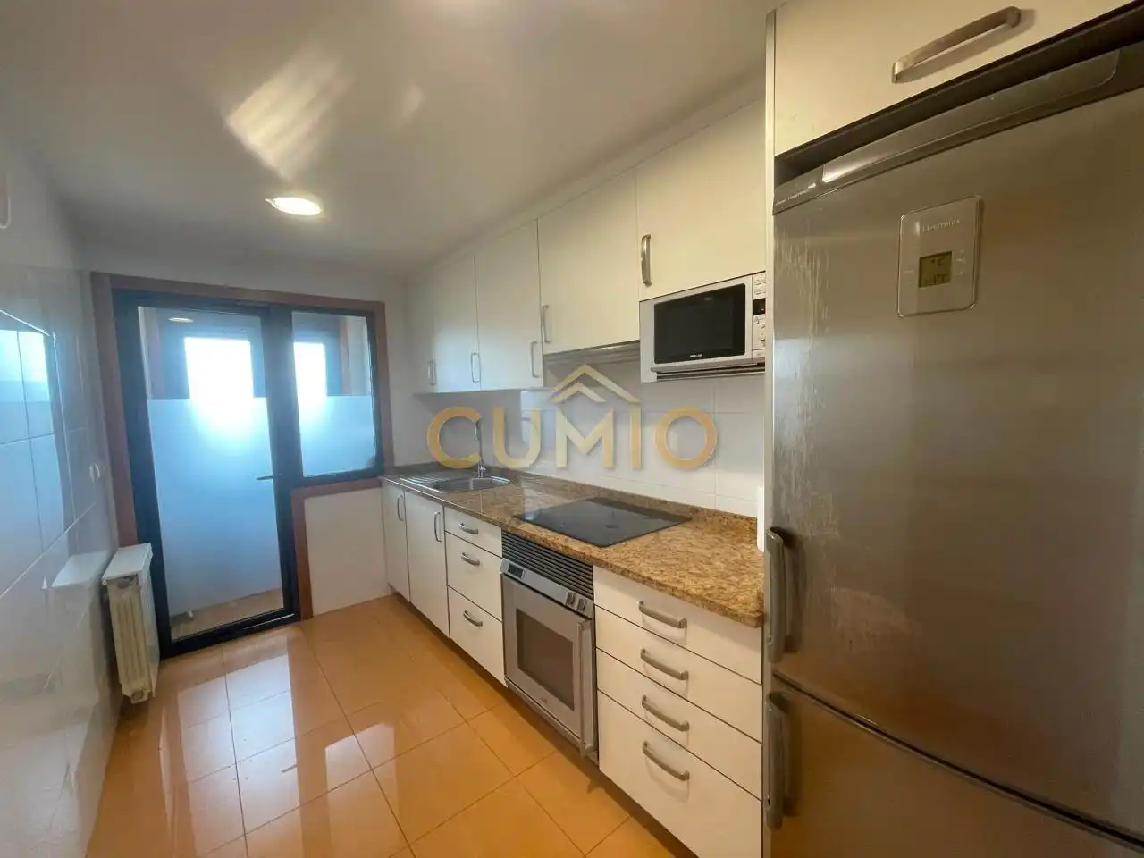 Cuina de Apartament de lloguer en Nigrán amb Calefacció i Moblat