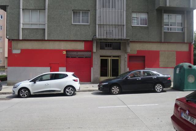 Local comercial en Alquiler en Rúa José María Hernansáez en Los Castros - Castrillón