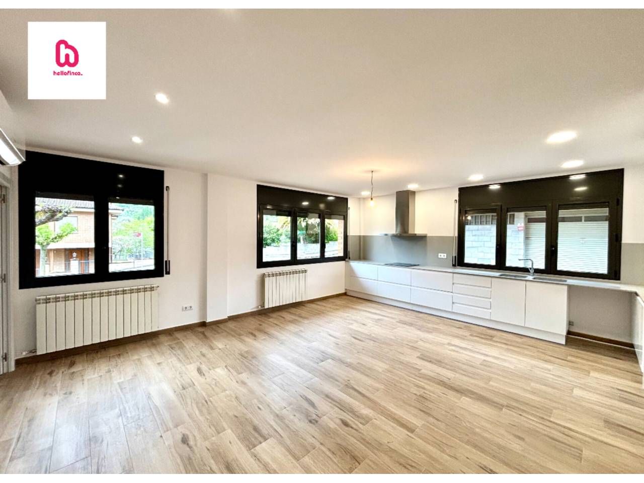 Living room of Flat for sale in Avià  with Air Conditioner, Heating and Alarm