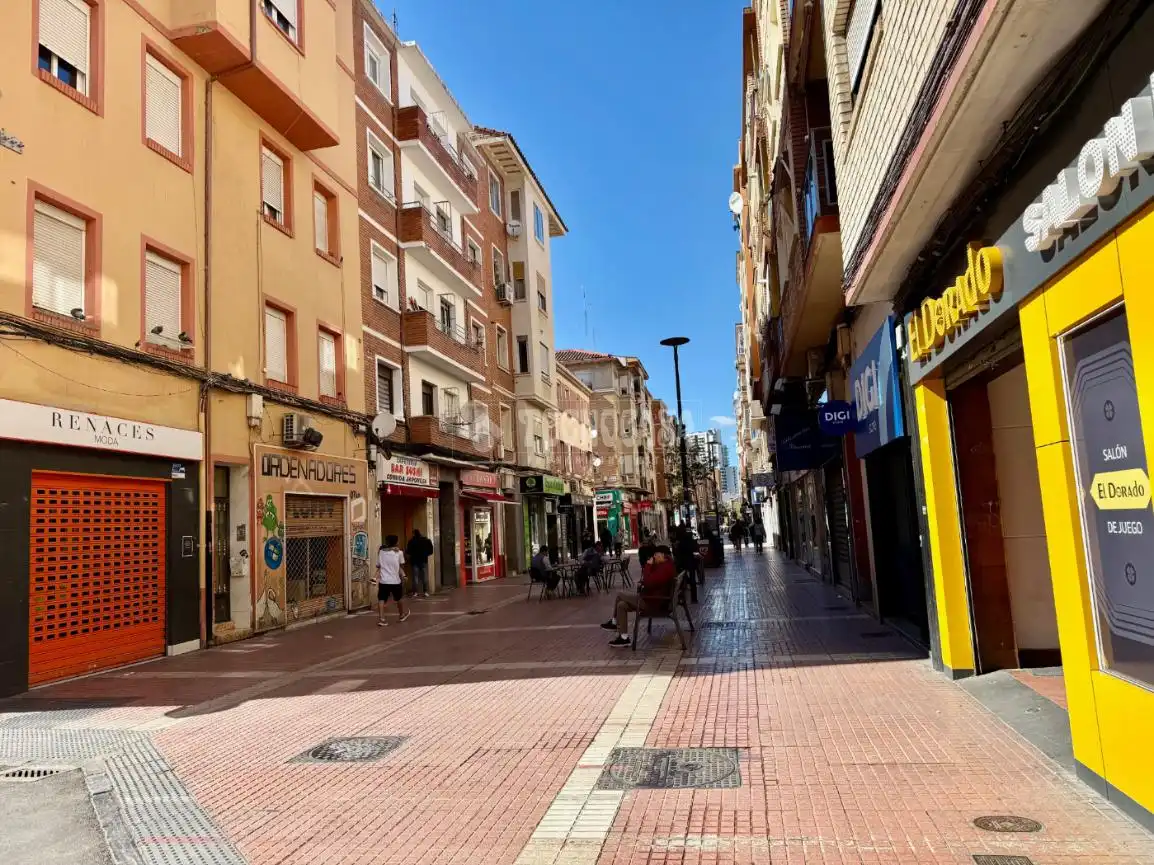 Vista exterior de Piso en venta en Zaragoza con Calefacción y Parquet