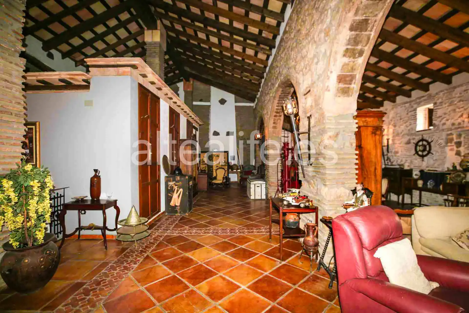 Einfamilien-Reihenhaus zum Verkauf in Gandia mit Privatgarten, Terrasse und Abstellraum