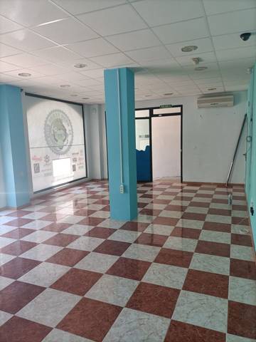 Local comercial en Alquiler en Calle Navarra en Atarfe