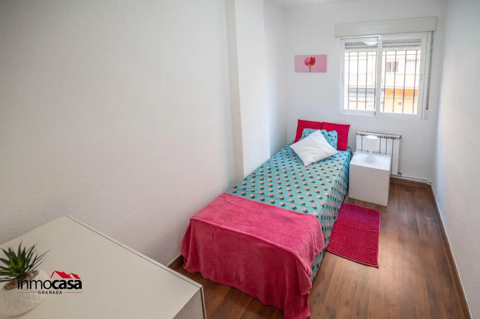 Bedroom of Flat for sale in Granada  with Air Conditioner, Heating and Balcony
