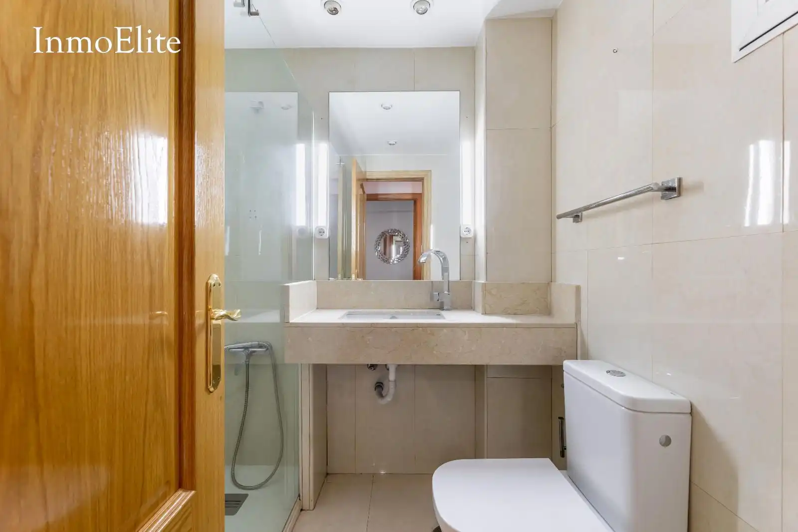 Bathroom of Flat for sale in Madrid  with Heating, Parquet flooring and Storage room