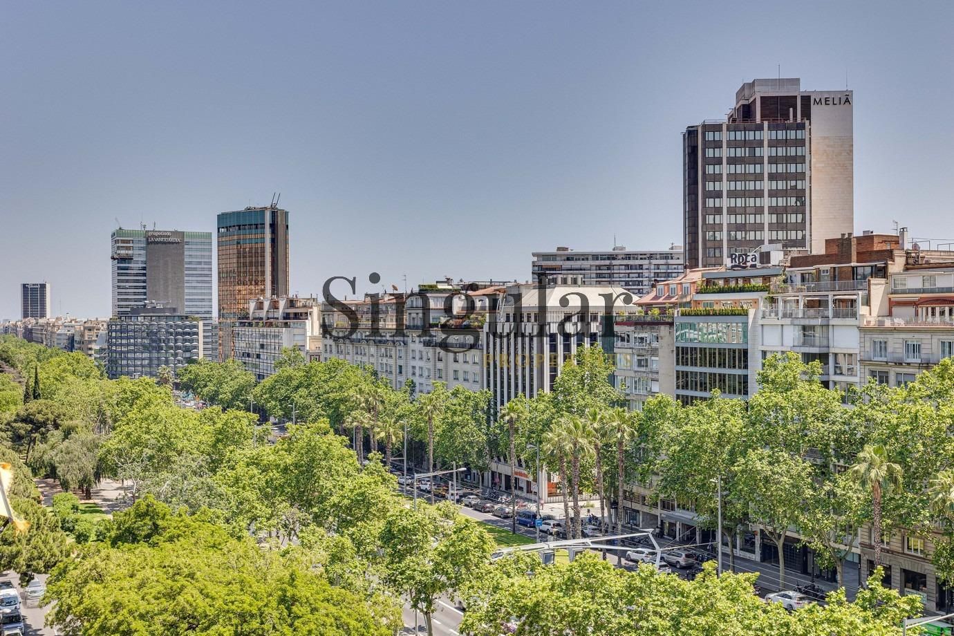 Exterior view of Flat for sale in  Barcelona Capital  with Air Conditioner, Heating and Terrace