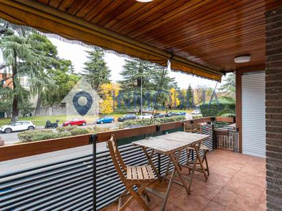 Jardí de Pis en venda en  Madrid Capital amb Aire condicionat, Terrassa i Piscina