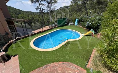 Piscina de Casa o xalet en venda en Vallirana amb Aire condicionat, Calefacció i Jardí privat