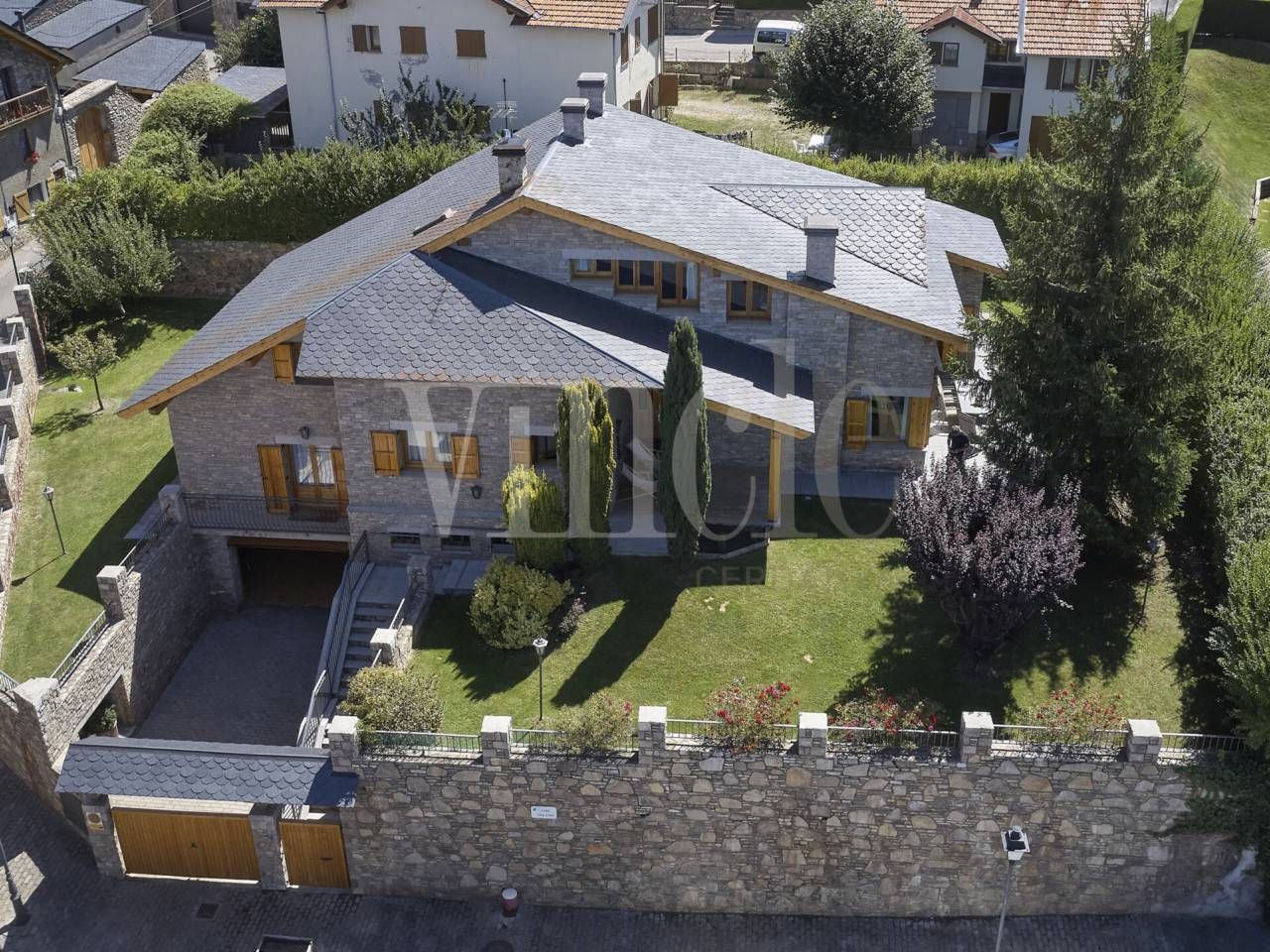 Vista exterior de Casa o chalet en venta en Alp con Calefacción, Terraza y Amueblado