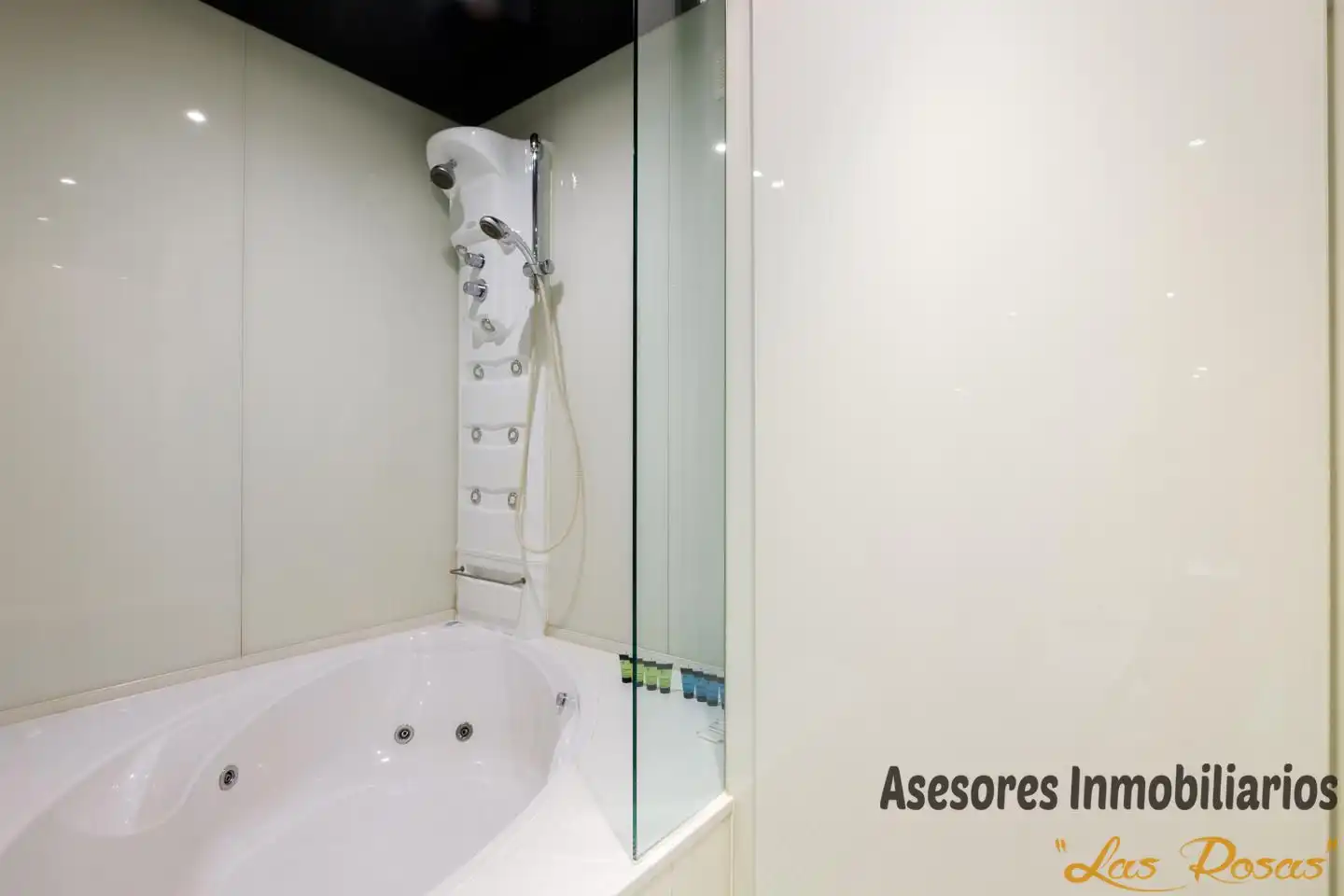 Baño de Planta baja en venta en Madrid con Aire acondicionado y Calefacción