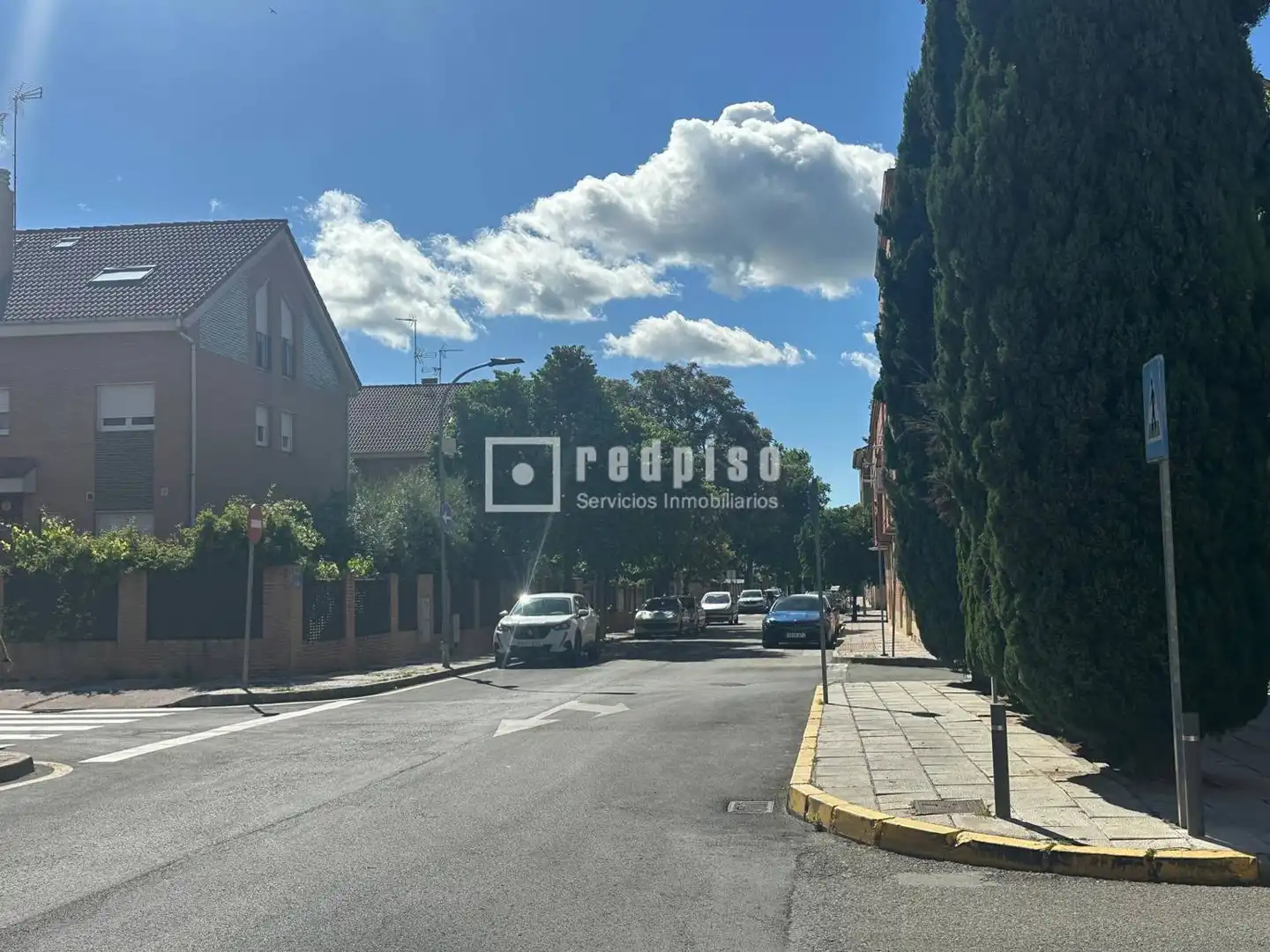 Vista exterior de Casa o xalet en venda en Azuqueca de Henares amb Aire condicionat, Calefacció i Jardí privat