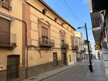 Casa con balcón en venta en C. Nueva 2