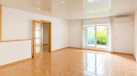 Foto 3 de Piso en venta en Carrer de la Seu D'urgell, 51, Casagemes, Badalona