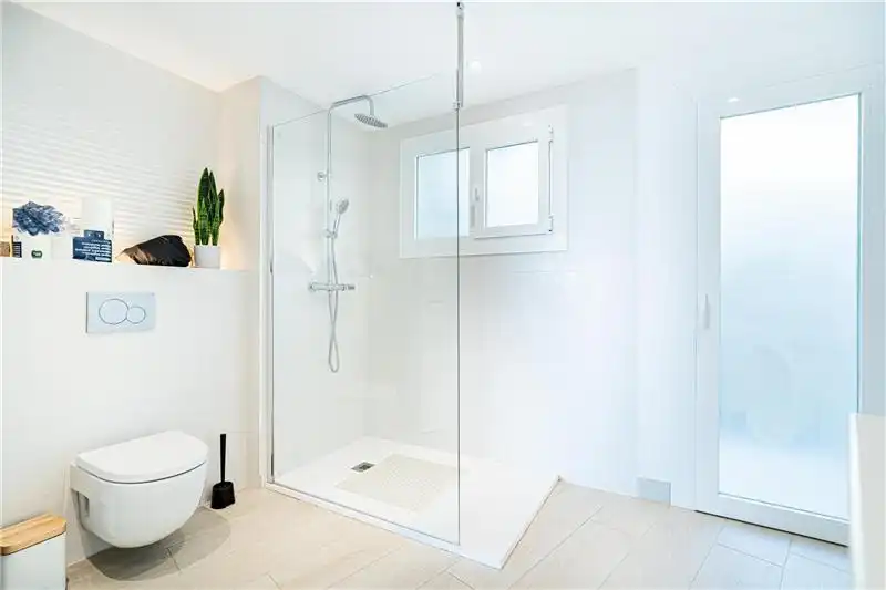 Badezimmer von Wohnungen zum Verkauf in Calvià mit Klimaanlage und Terrasse