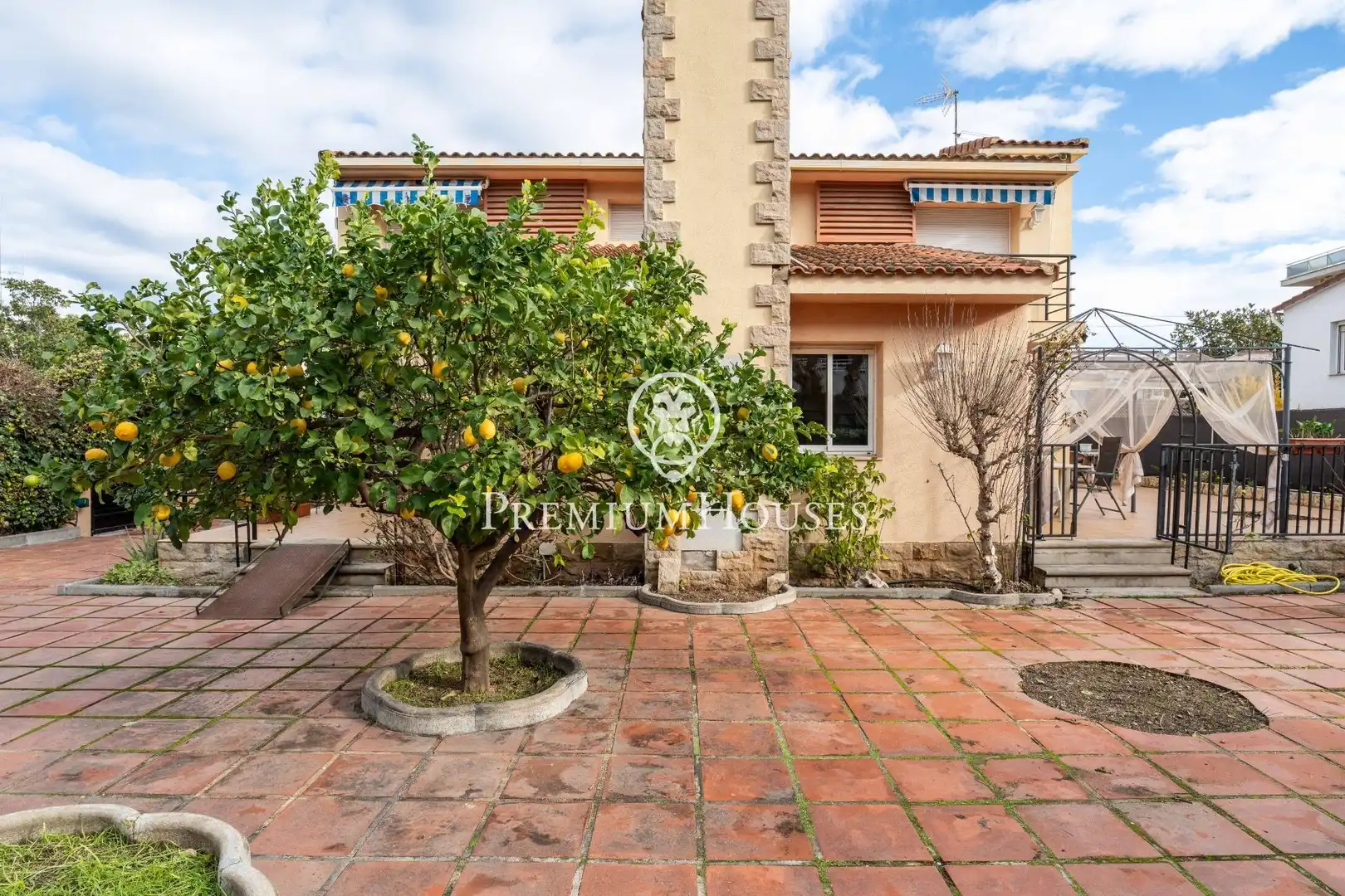 Vista exterior de Casa o xalet en venda en Salou amb Aire condicionat, Calefacció i Jardí privat