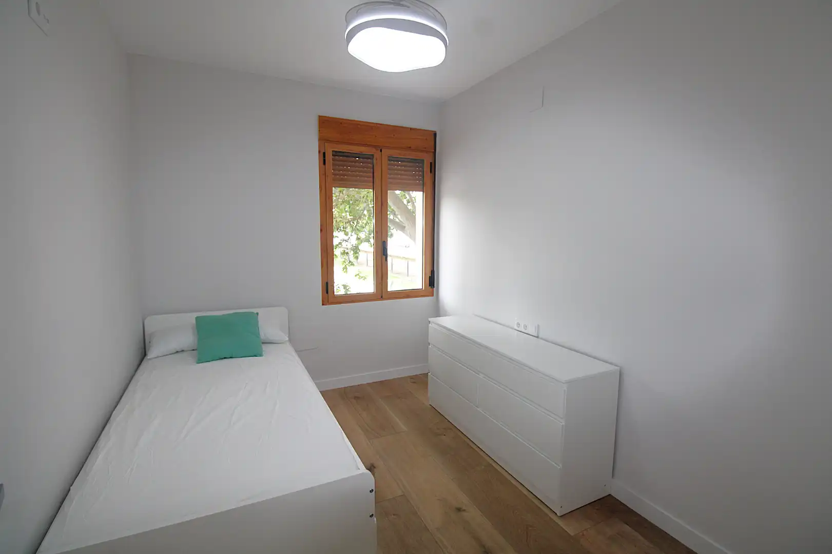 Dormitori de Apartament de lloguer en Valencia amb Parquet, Moblat i Forn
