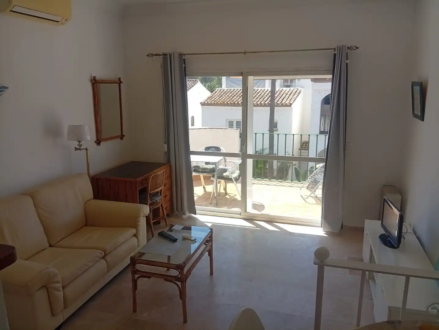 Sala d'estar de Pis en venda en Estepona amb Moblat