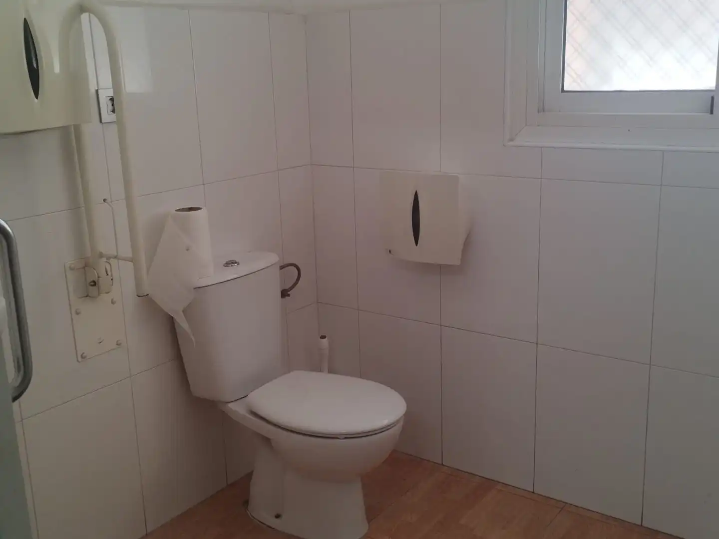 Baño de Local de alquiler en Murcia con Aire acondicionado