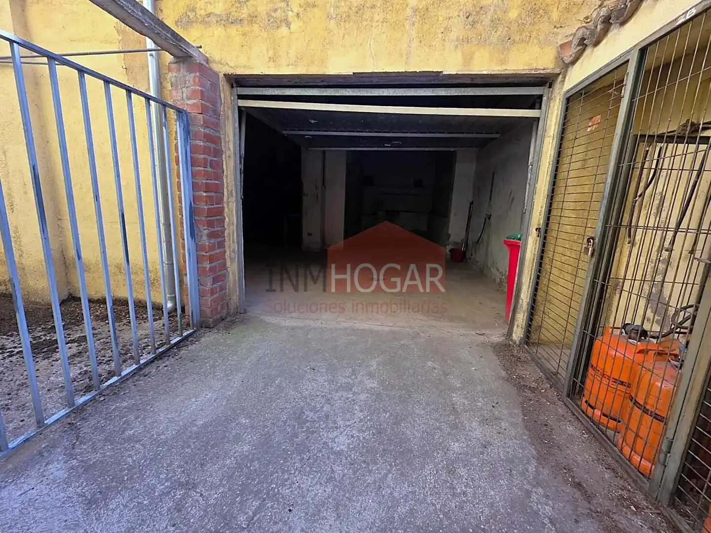 Parking de Piso en venta en Ávila con Calefacción, Parquet y Balcón