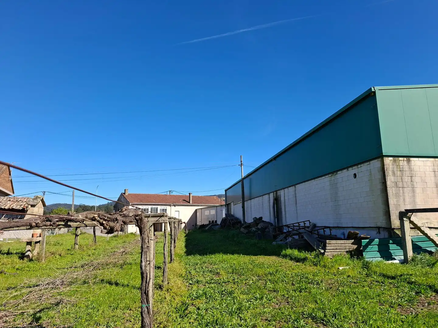 Vista exterior de Nau industrial en venda en Cambados