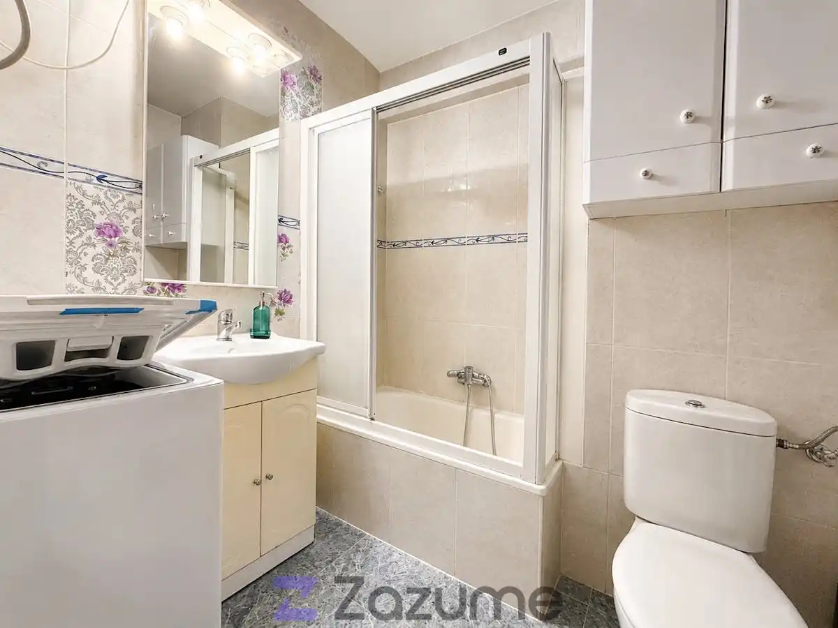 Baño de Apartamento de alquiler en Vélez-Málaga con Terraza, Piscina y Amueblado