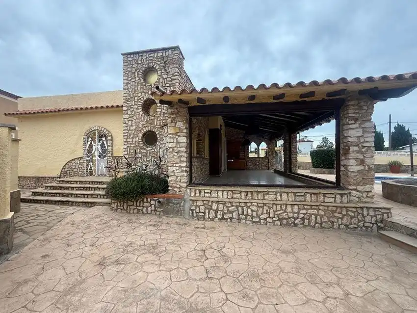 House with pool for sale in Miami Platja, imagen 3