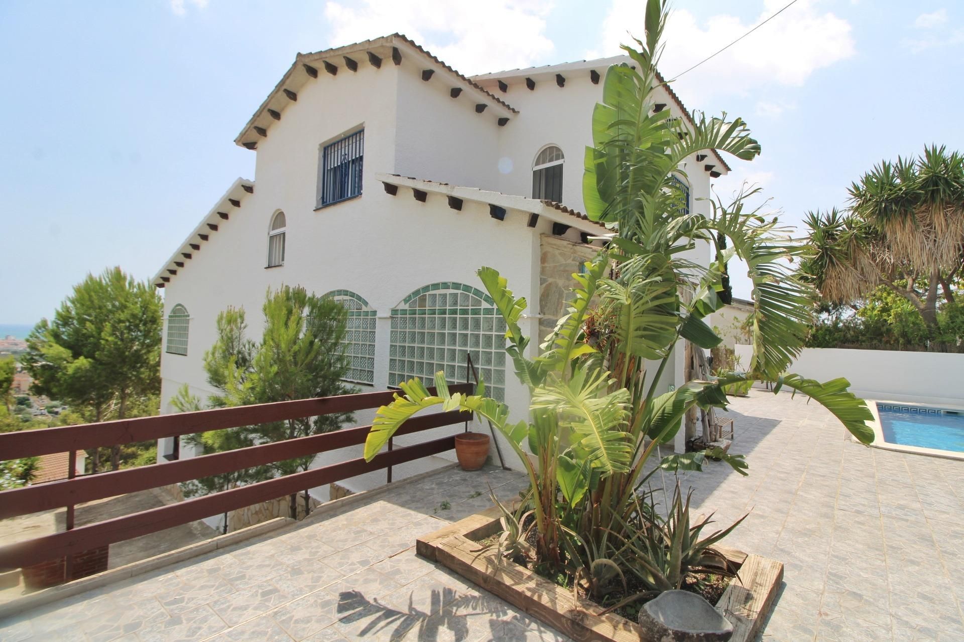 Vista exterior de Casa o xalet en venda en El Vendrell amb Calefacció, Jardí privat i Terrassa