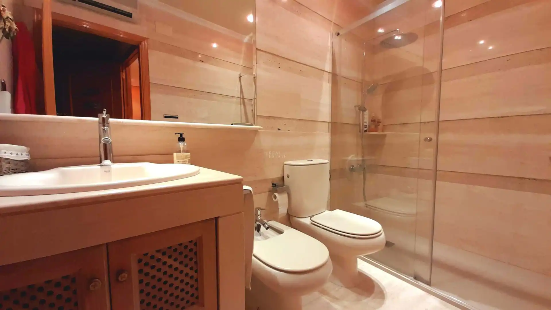 Bathroom of Duplexes for sale in Elche / Elx  with Air Conditioner, Heating and Storage room
