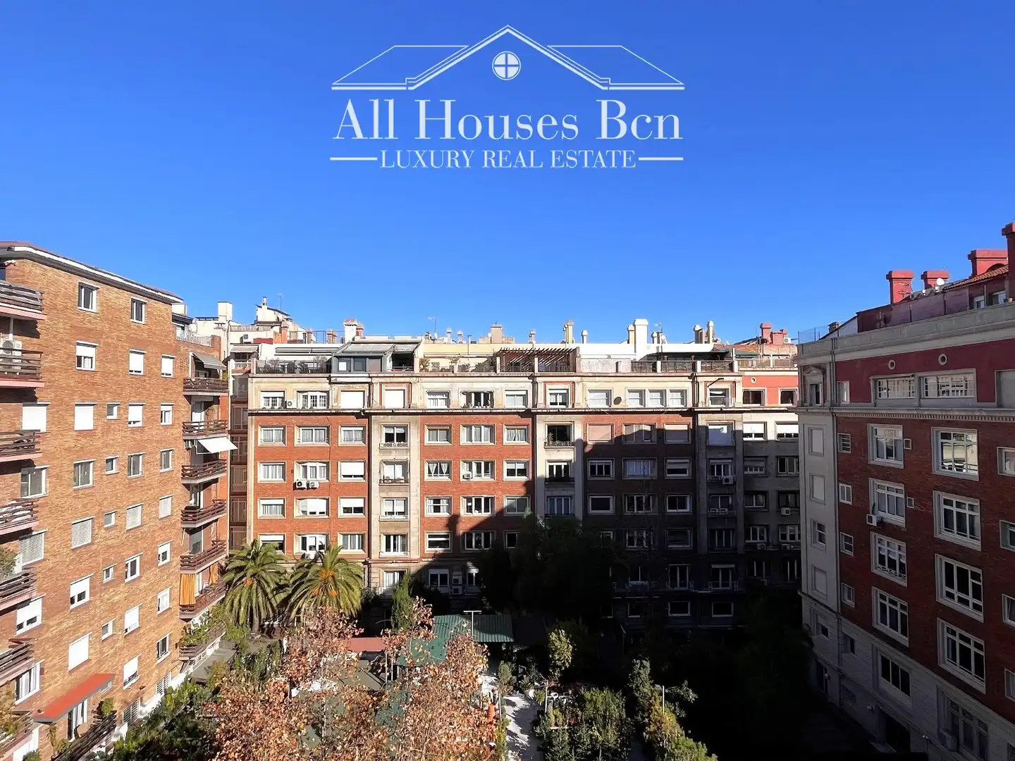 Vista exterior de Àtic en venda en Barcelona amb Aire condicionat, Calefacció i Terrassa