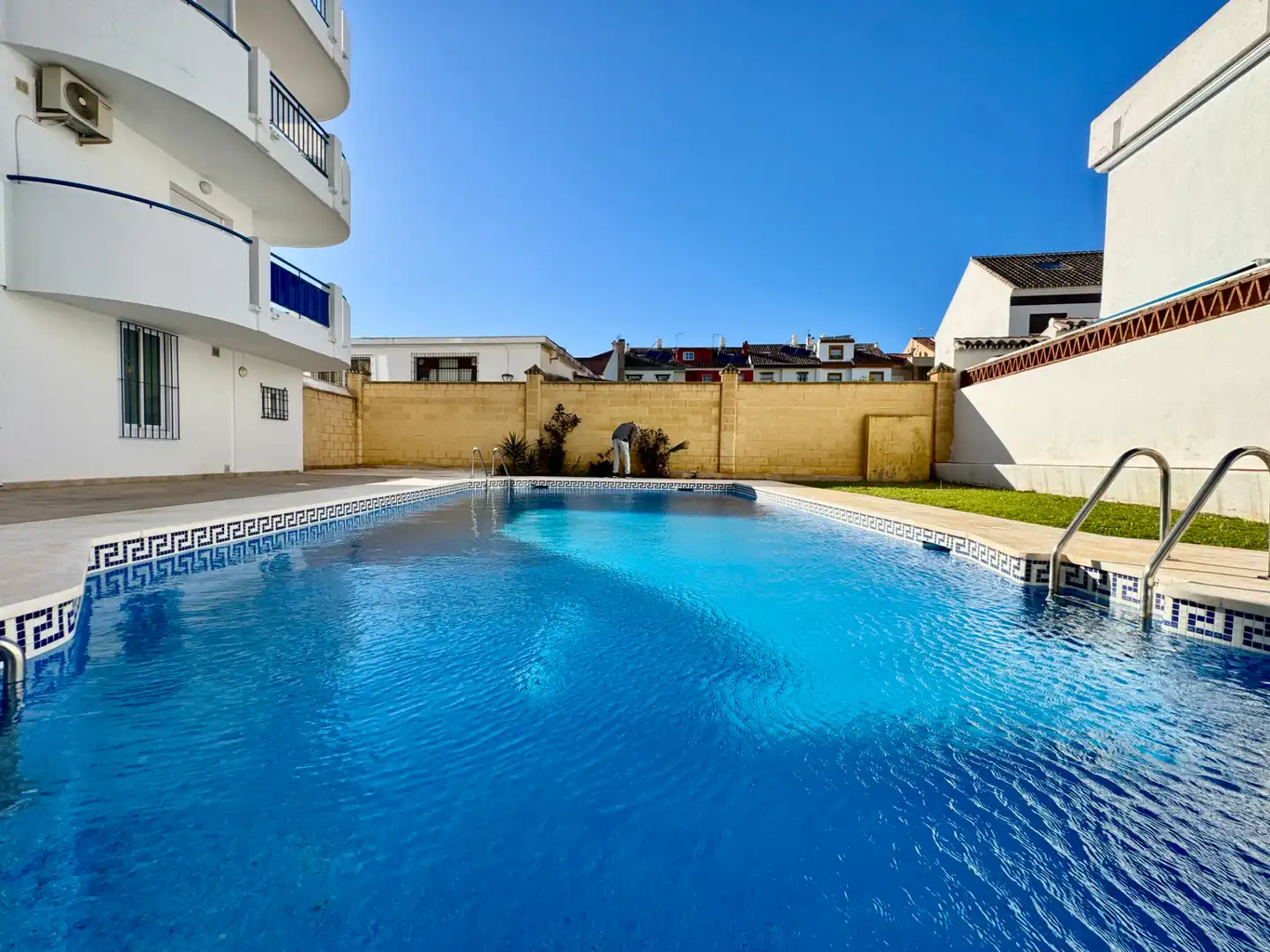 Swimming pool of Detached homes for sale in Fuengirola  with Air Conditioner, Heating and Private garden