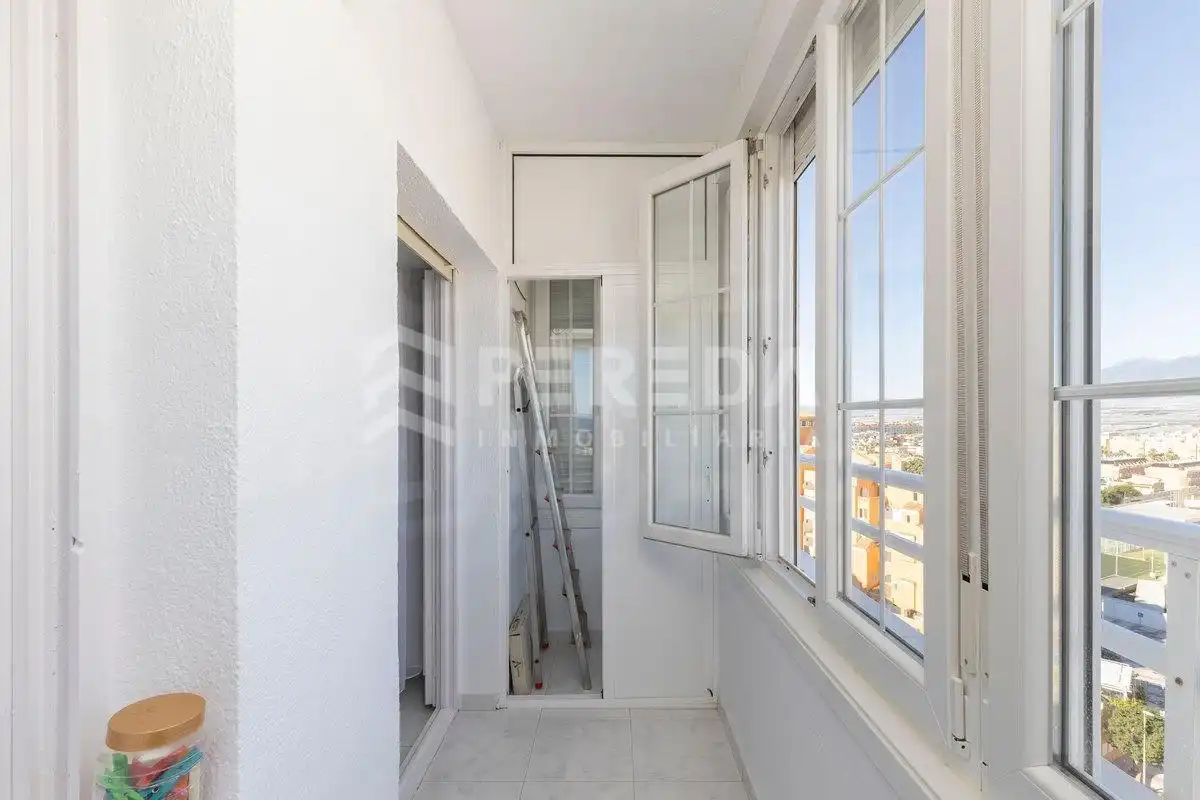 Terrasse von Dachboden zum Verkauf in Roquetas de Mar mit Klimaanlage, Privatgarten und Möbliert